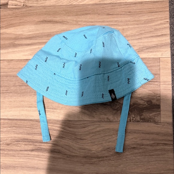 Volcom Light Blue Button-Up - Picture 4 of 4